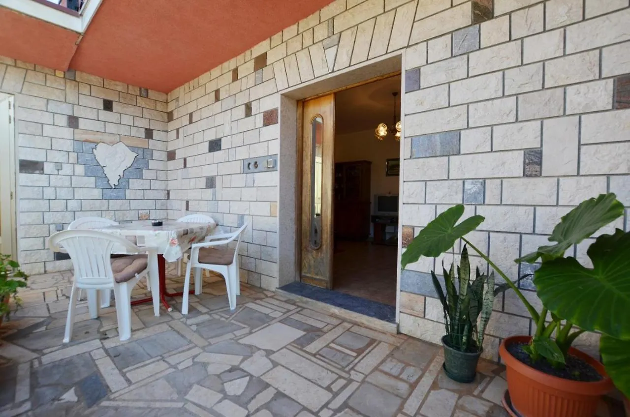 Miro Apartments Kanfanar Guest house